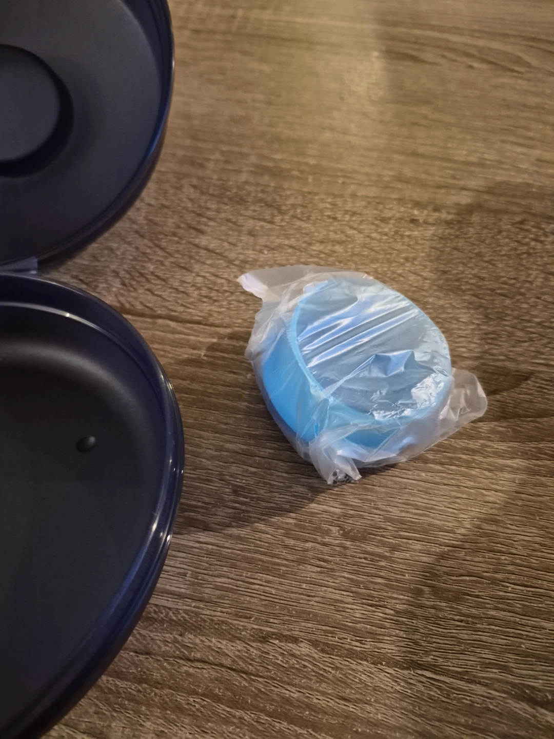 Tupperware Round Sandwich Keeper - photo 4