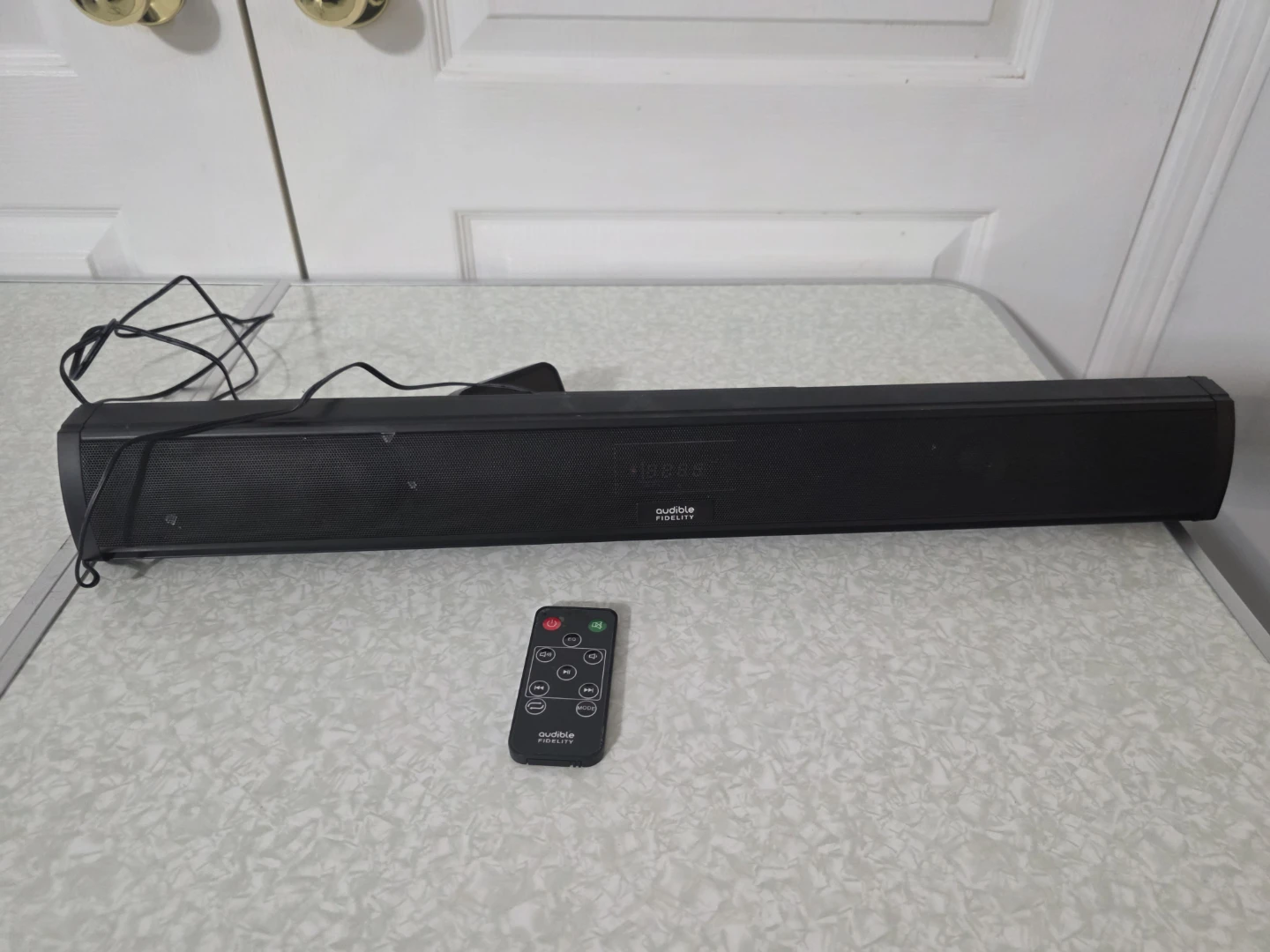 Audible Fidelity Soundbar with Remote - photo 2