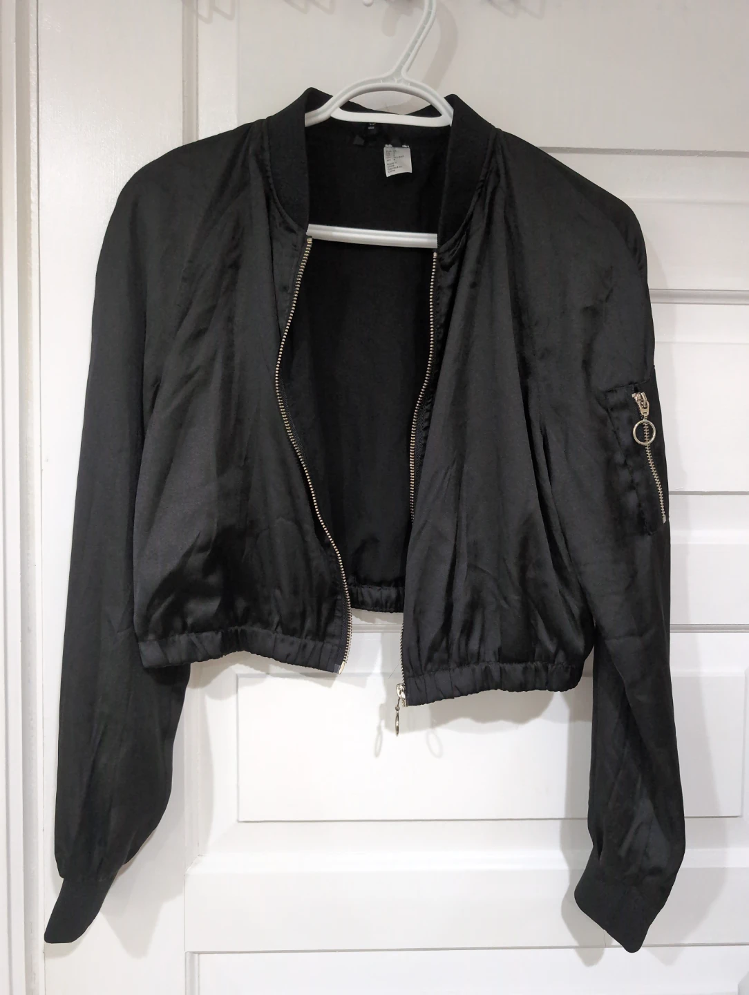 H&M Black Cropped Bomber Jacket Size 6