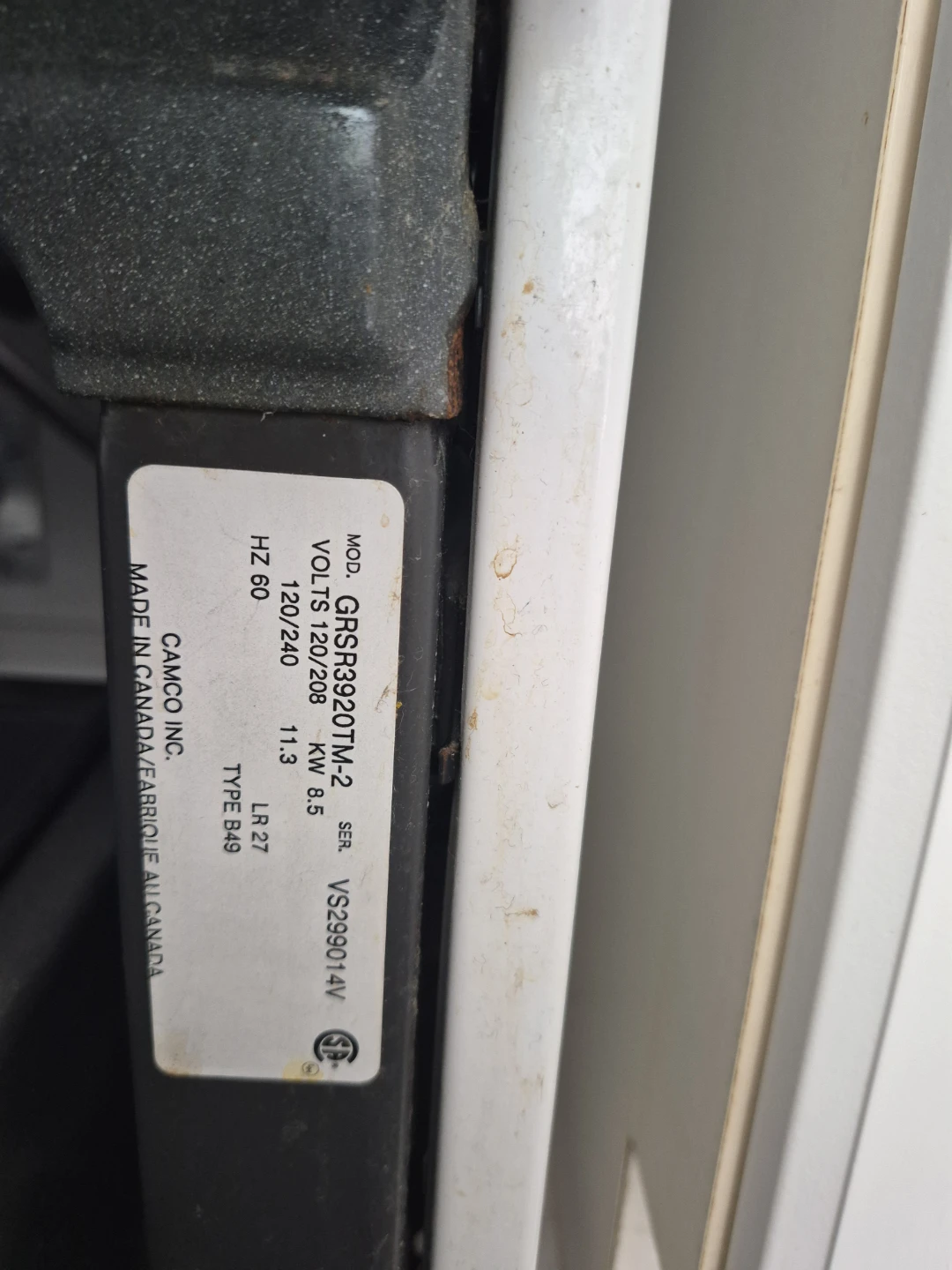 GE Electric Range (30") — Working, Cracked Glass Top. - photo 3