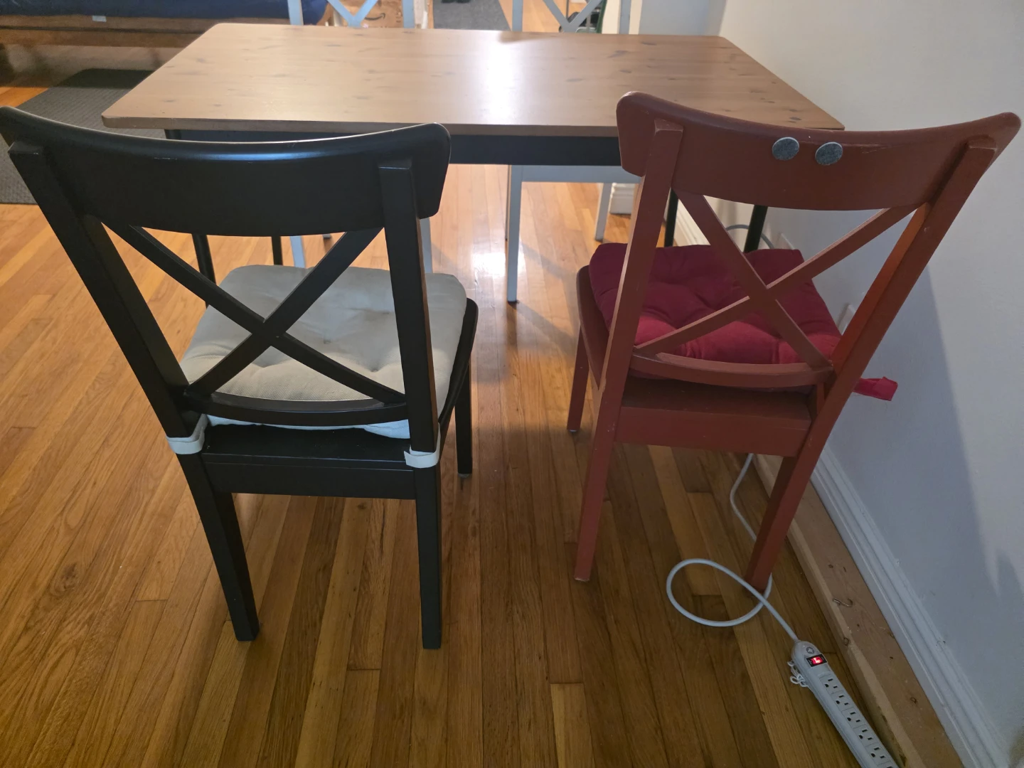 Kitchen table with Set of 4  Chairs with Cushions - photo 3