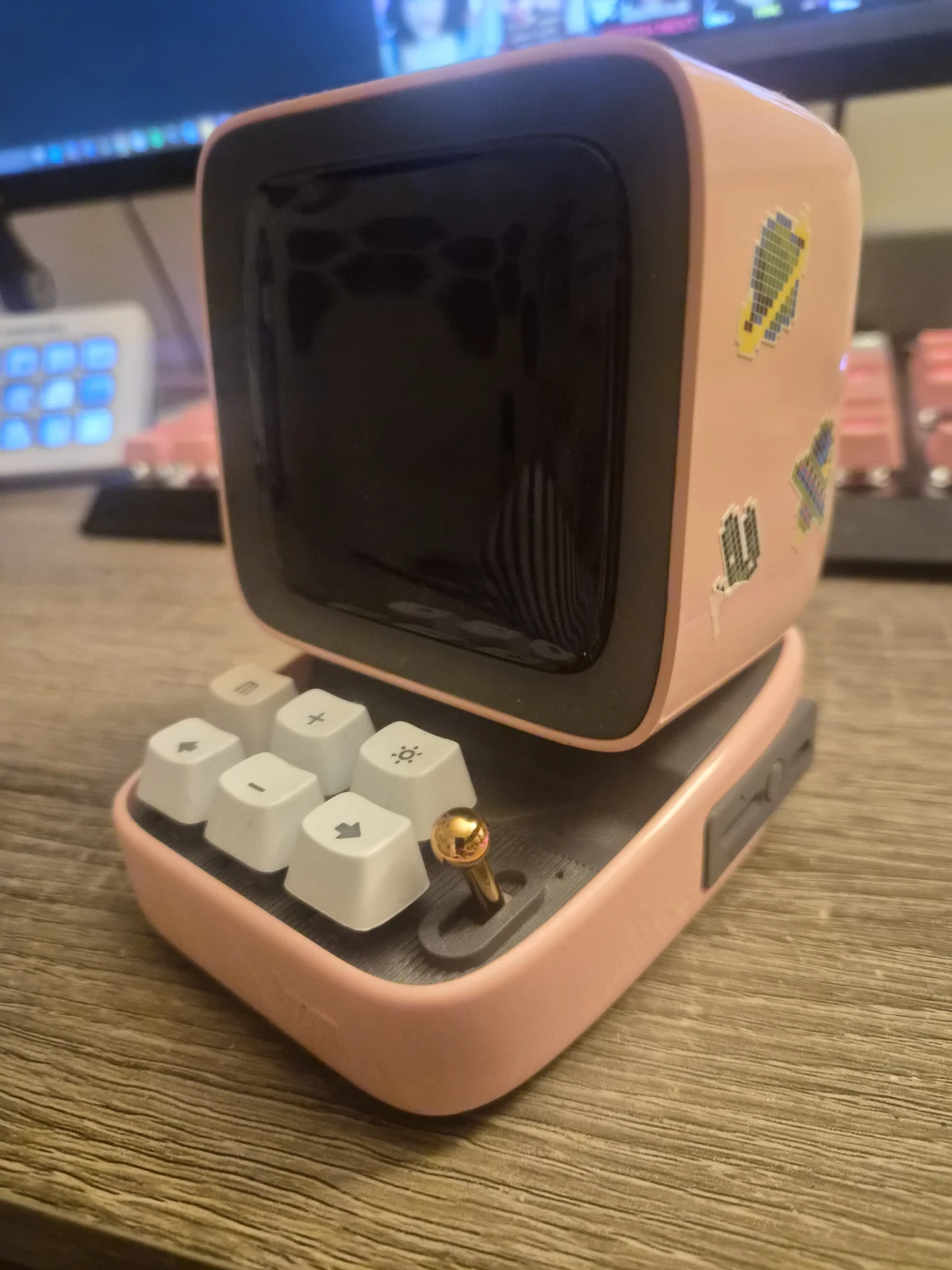Divoom Ditoo  pixel art Portable Speaker Pink