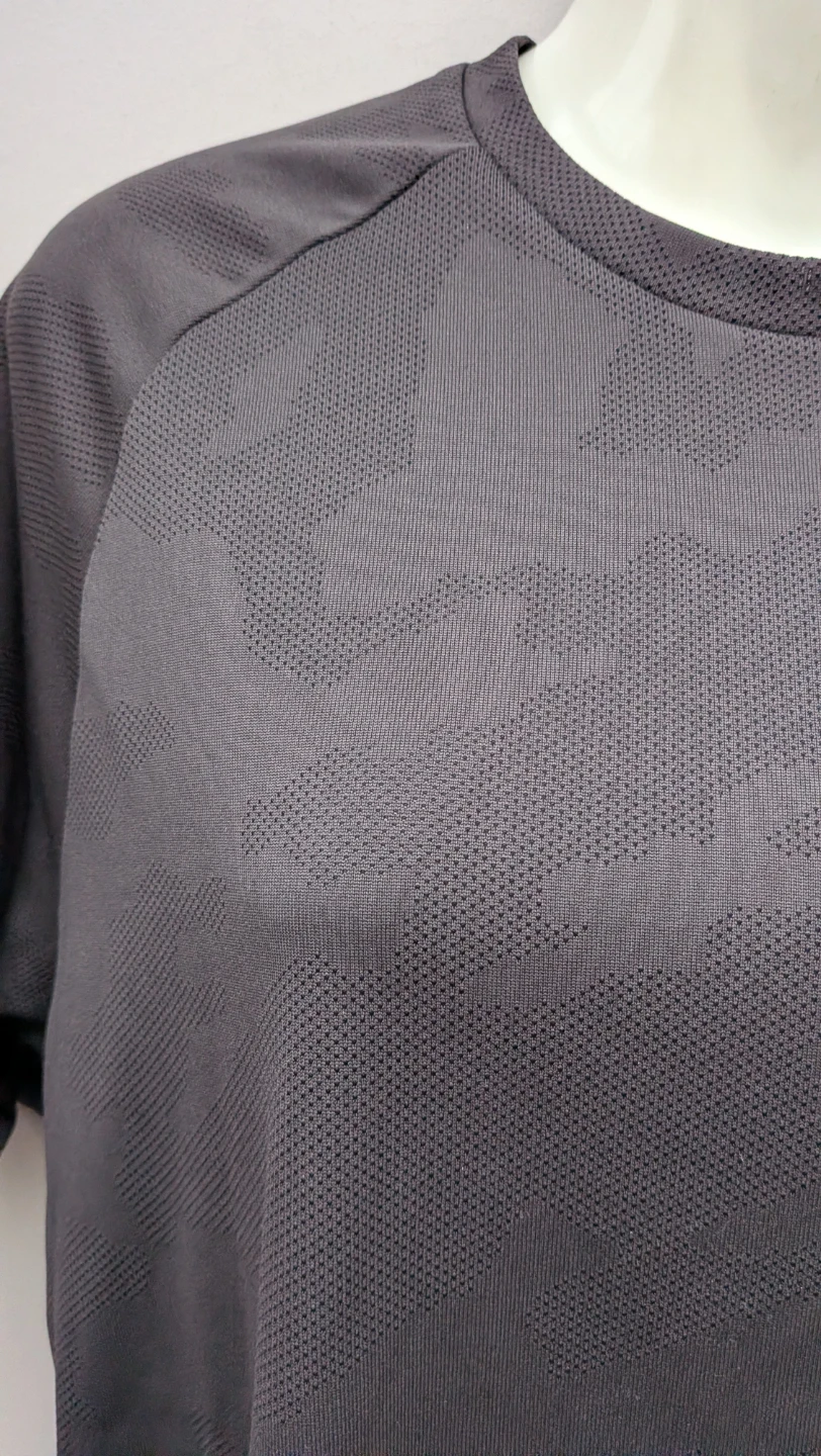 Under Armour Men's Charcoal T-Shirt sz MEDIUM - photo 3