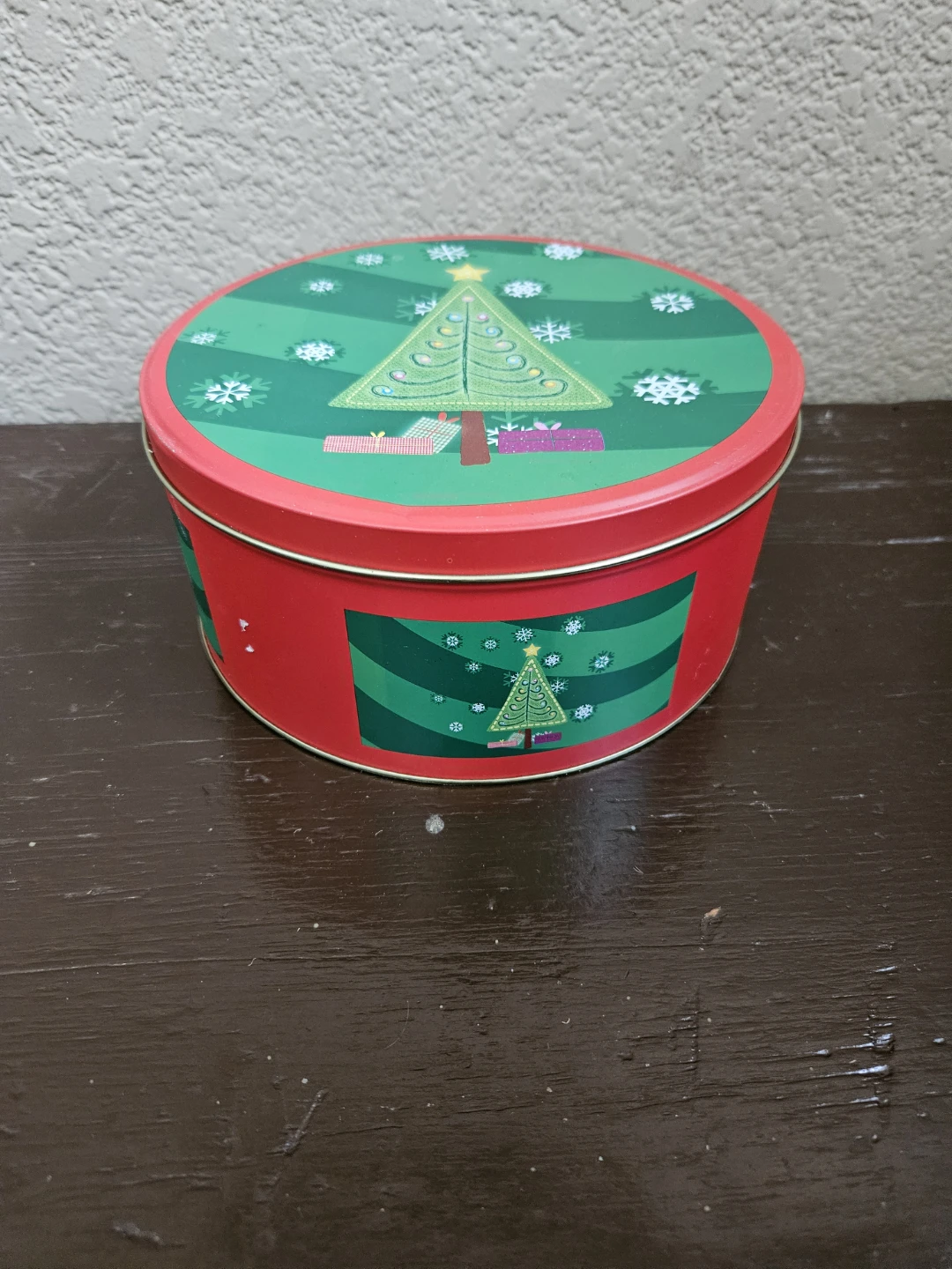 Round Christmas Tin