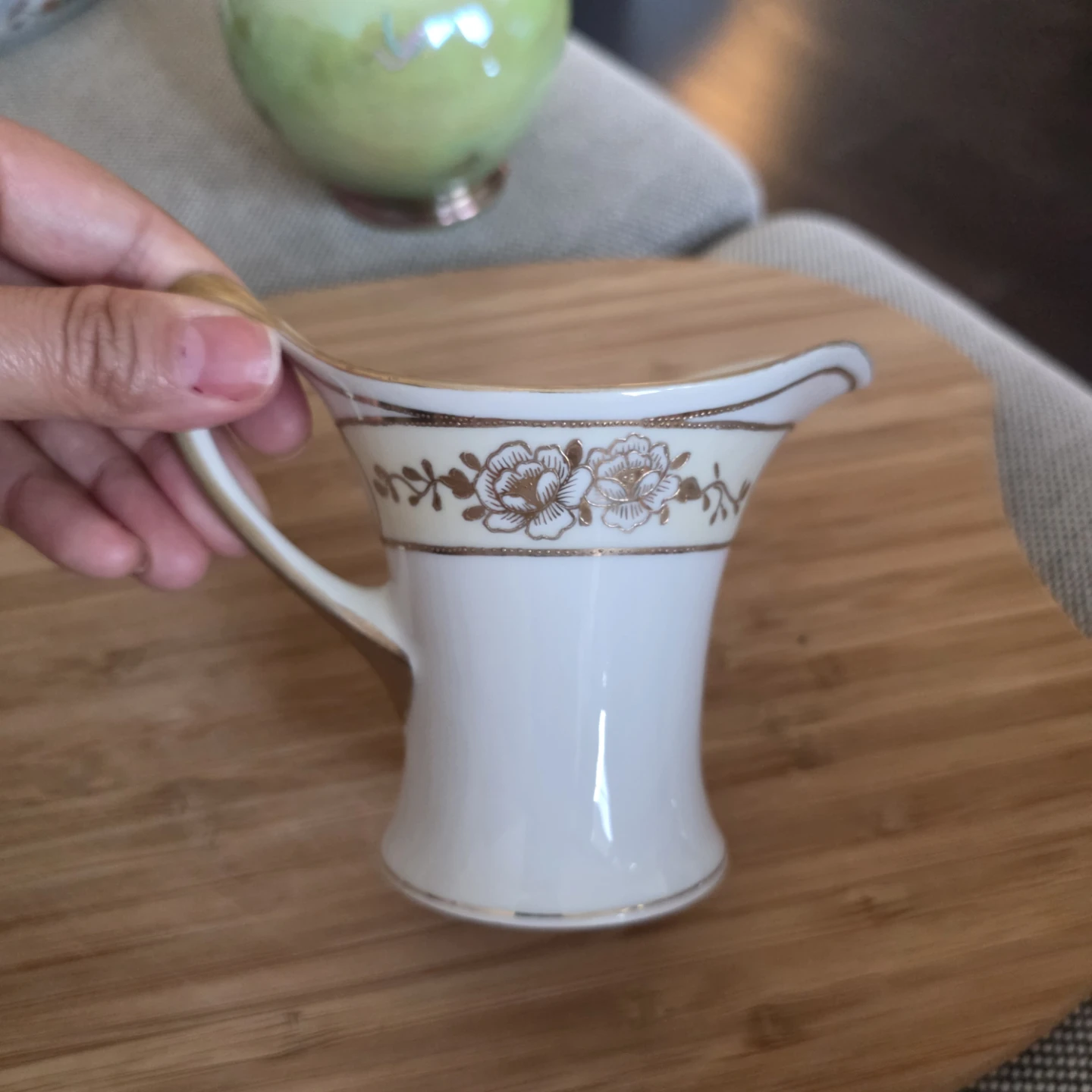 White porcelain creamer with gold trim - photo 4