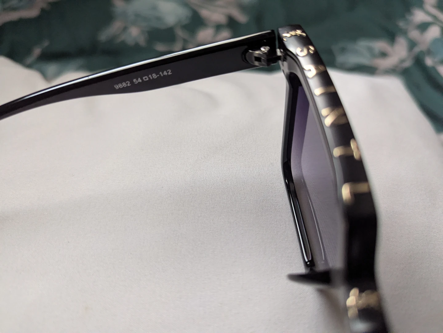 Yves Saint Laurent Sunglasses - photo 2