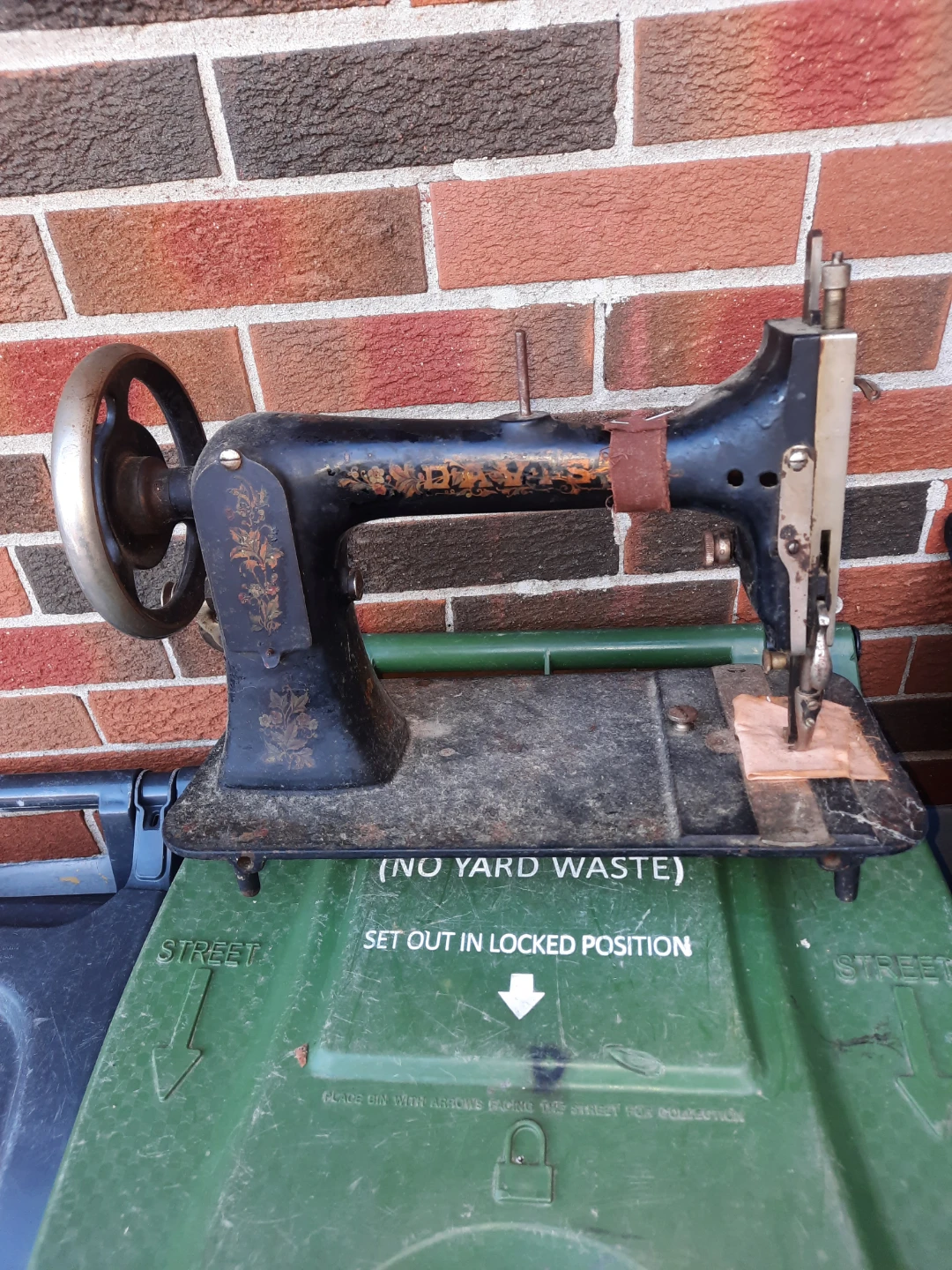 Sewing machine - photo 3