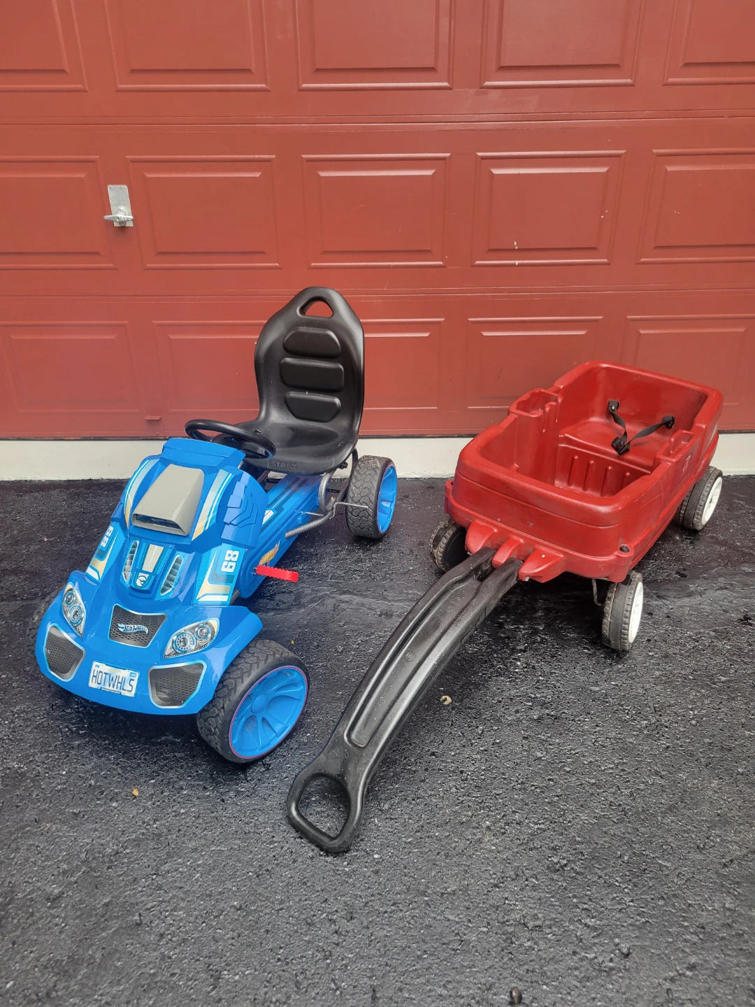 Hot Wheels Blue Ride-On Pedal Car with Red Wagon