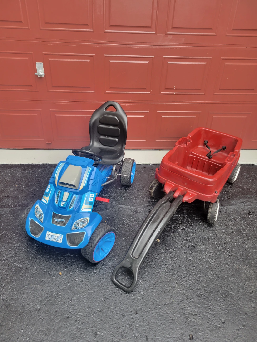 Hot Wheels Blue Ride-On Pedal Car with Red Wagon - photo 3