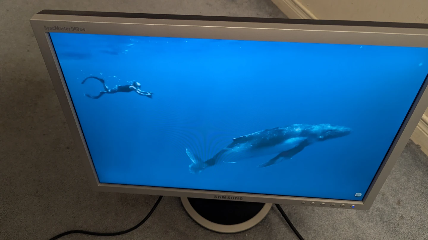 Samsung SyncMaster 940BW 19” LCD Monitor + Cables