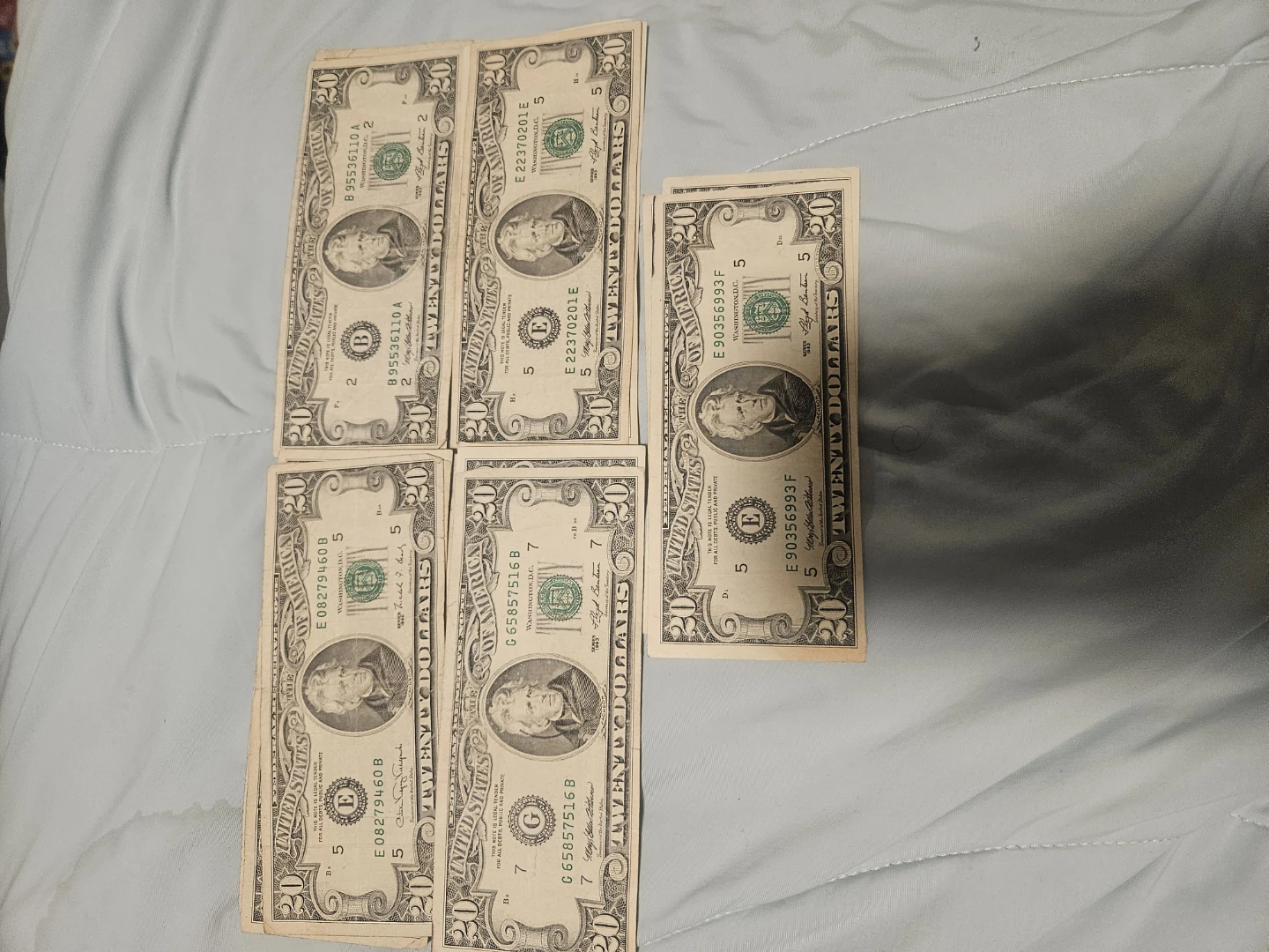 Lot of 25 older $20 Bills no bends - photo 3