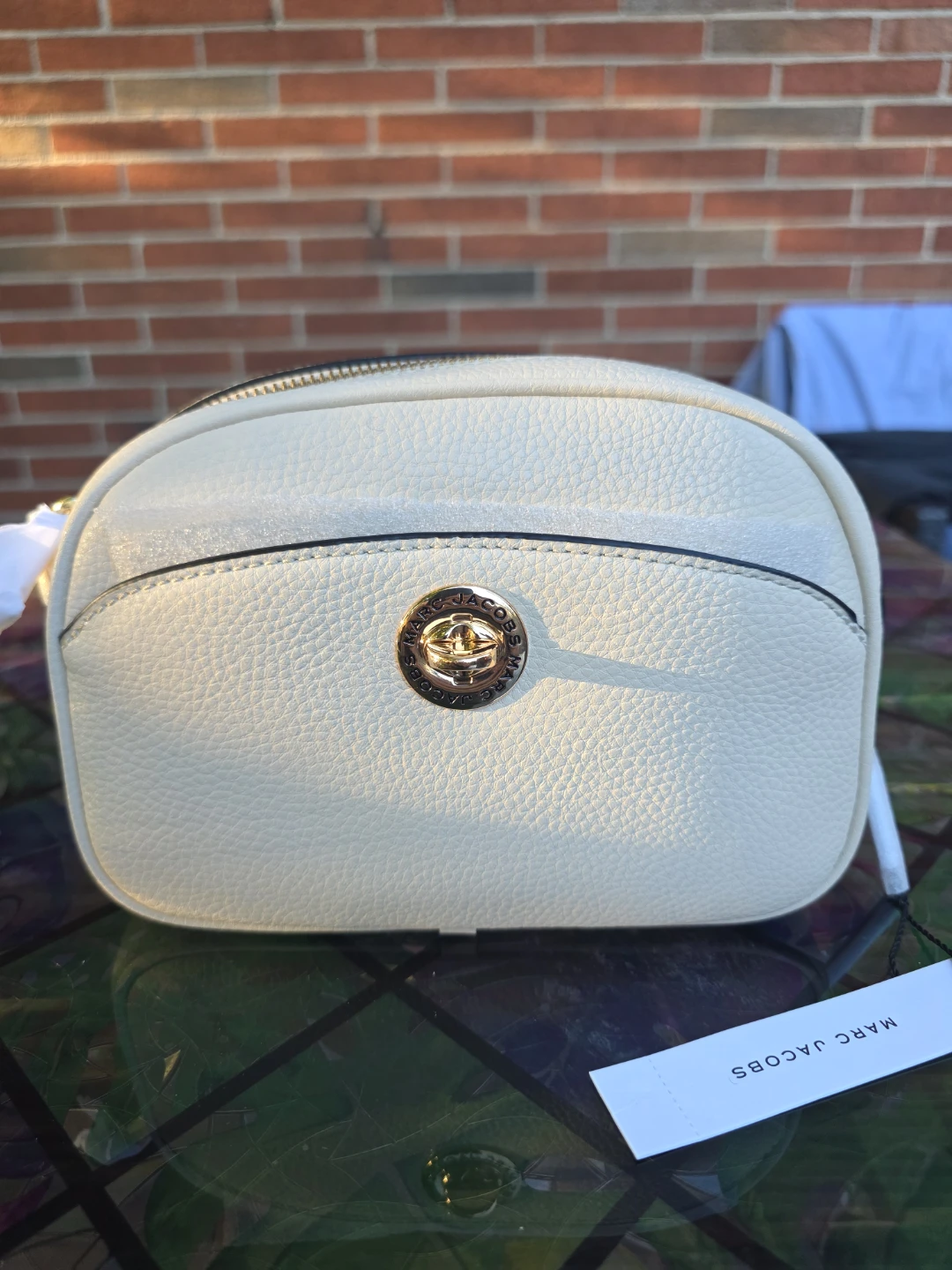 Marc Jacobs "Signet Camera Bag" – Marshmallow