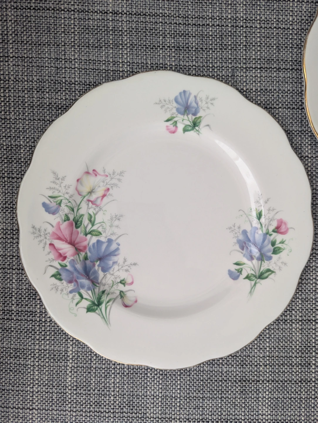 Set of two Royal Albert plates - photo 2