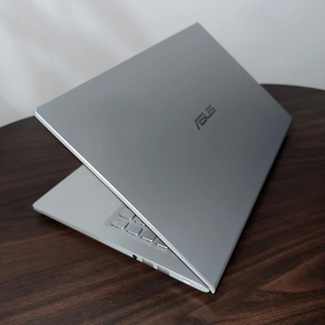 15" Asus i3-11th gen 3.0ghz/8GB/256ssd hd. - photo 2