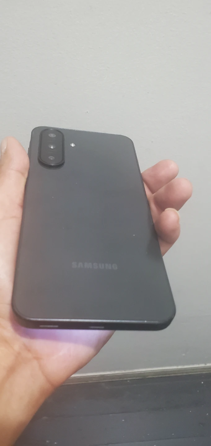 Samsung a17  smartphone cellphone