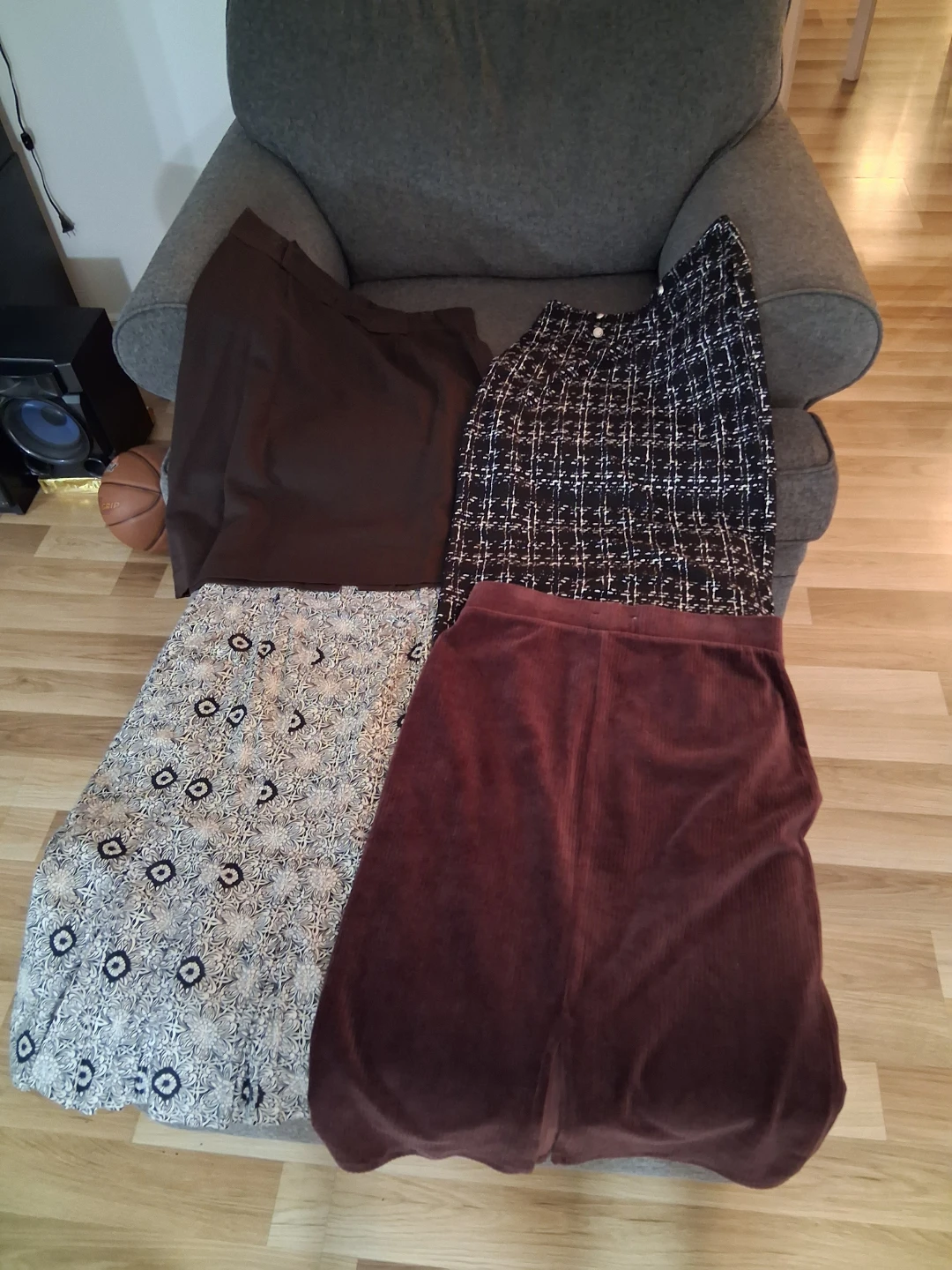 Bundle of 4 skirts