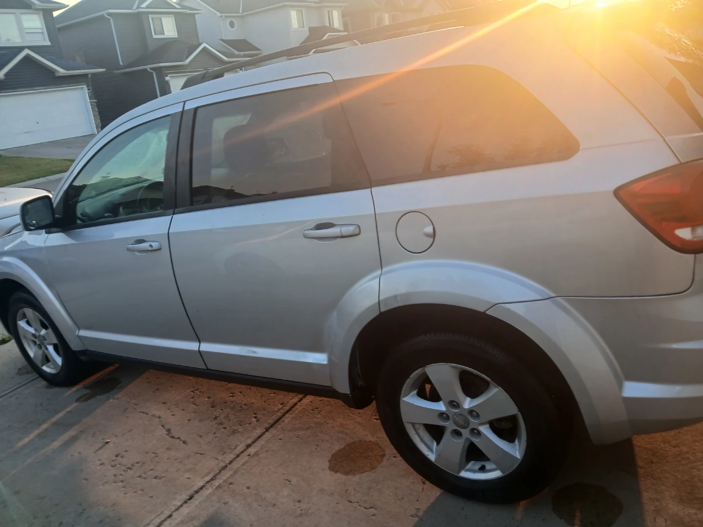 This an SUV Dodge Journey 2011 . - photo 2