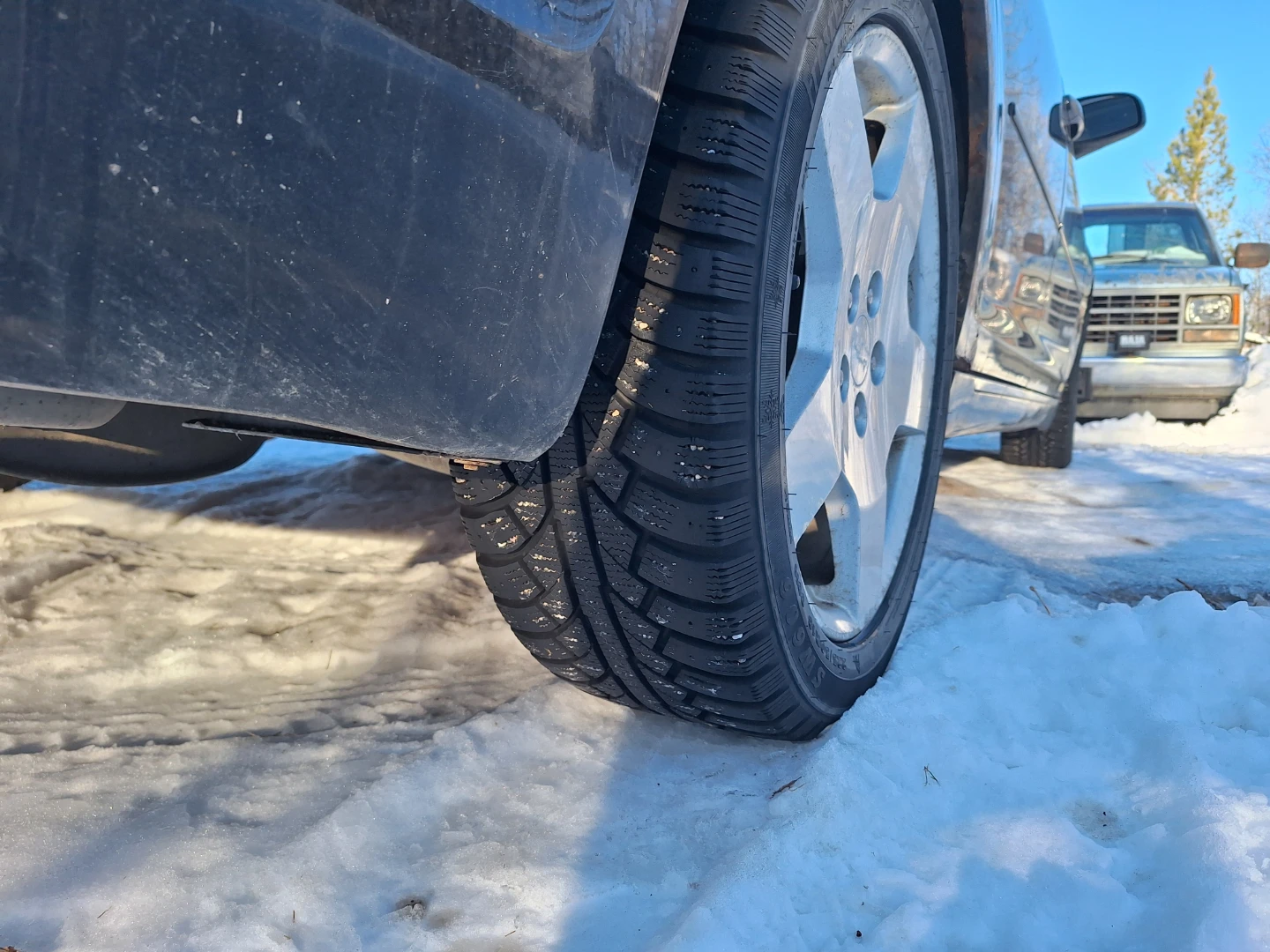 Wanted, P235 75R 15 tires (side post battery)