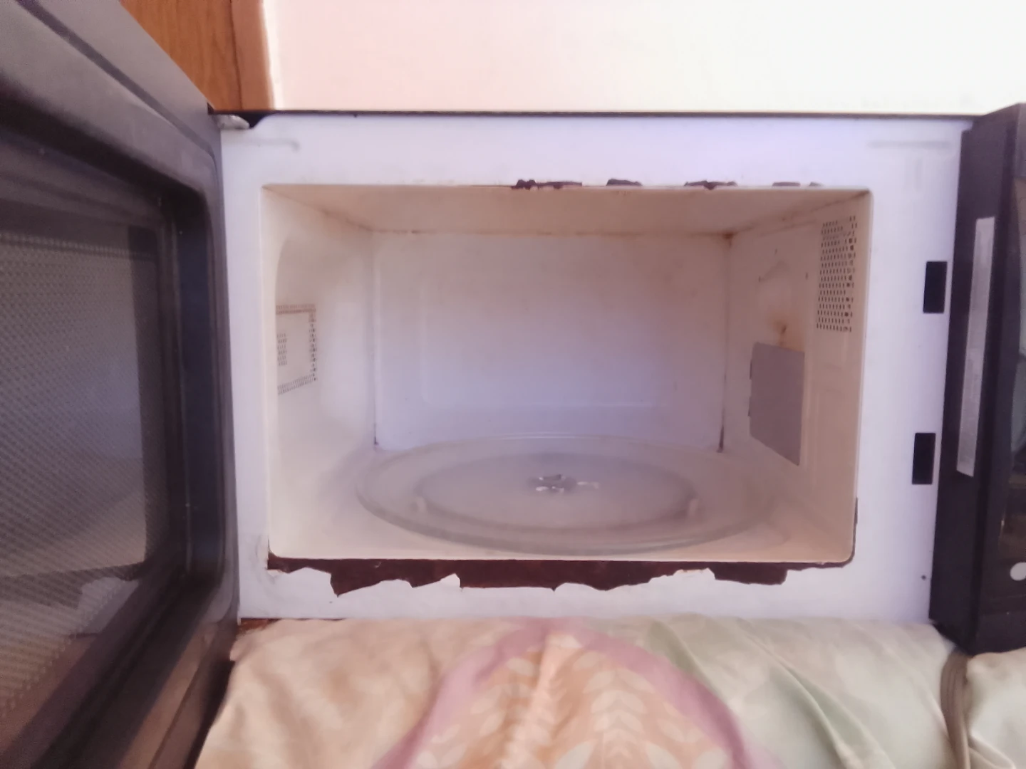 Magic Chef Microwave Oven - photo 4