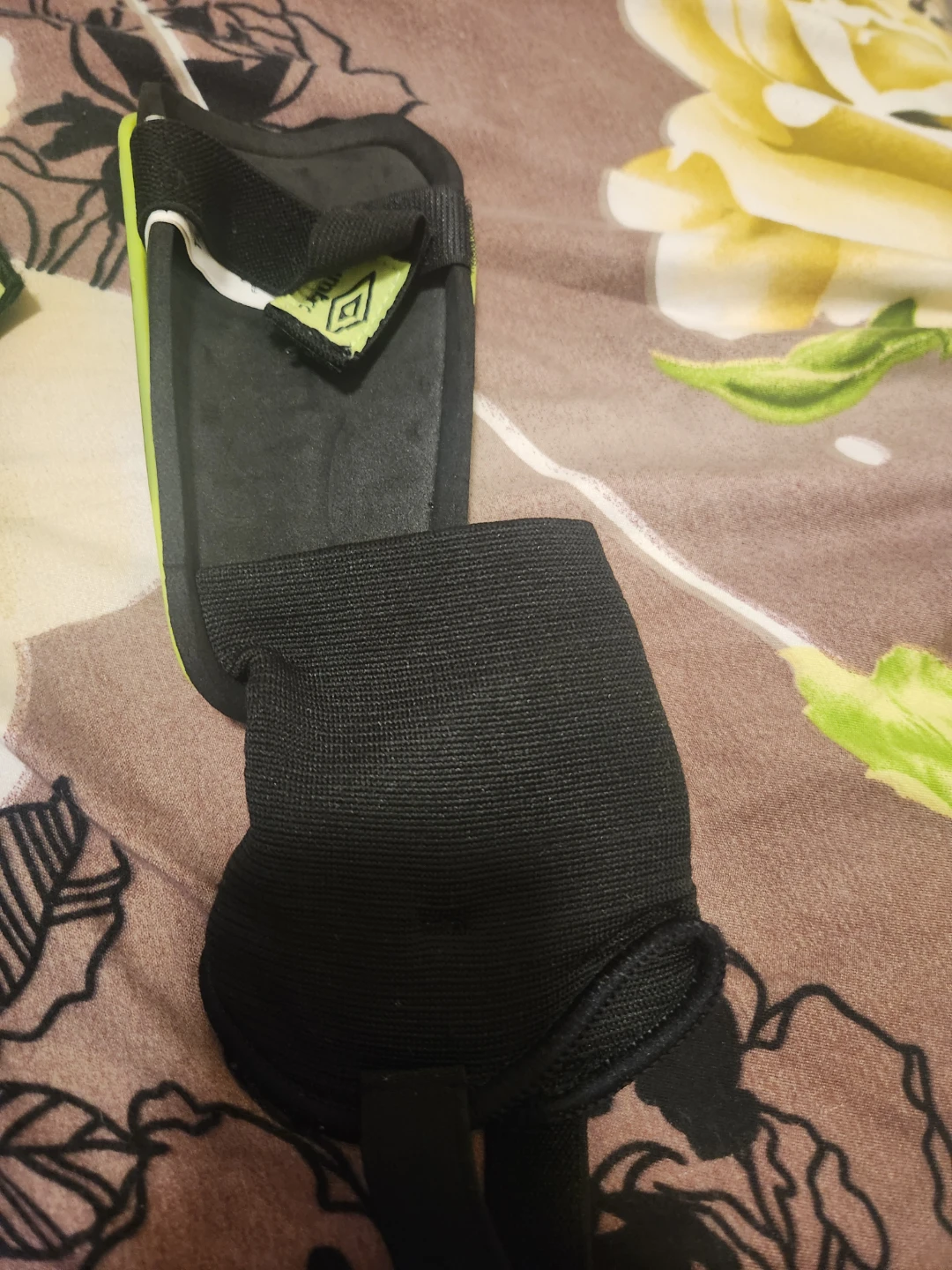 Umbro Soccer Shin Guards - photo 2