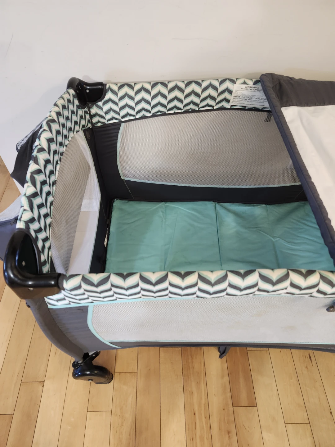 Evenflo Playard with Bassinet and Changing Table - photo 2