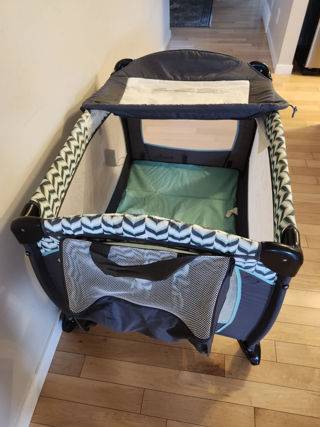 Evenflo Playard with Bassinet and Changing Table - photo 3
