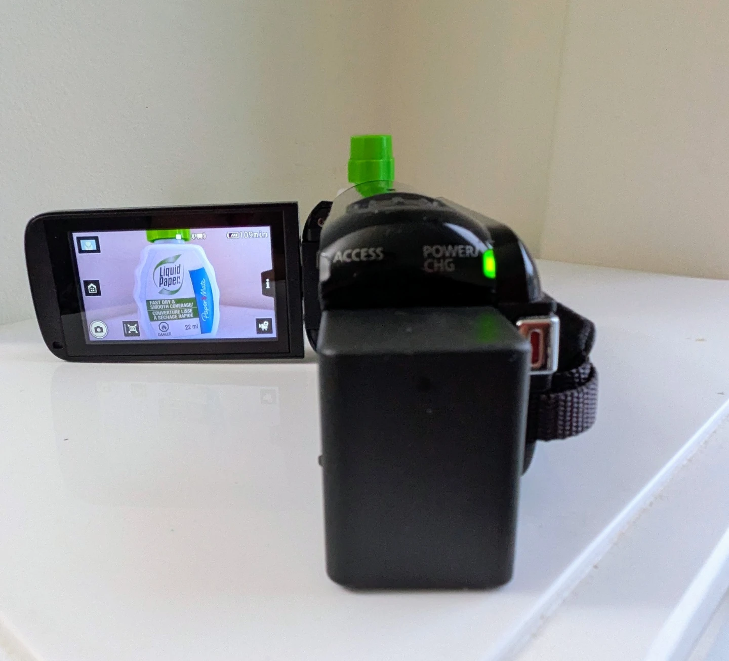 Canon VIXIA HF R70 HD Camcorder - photo 3