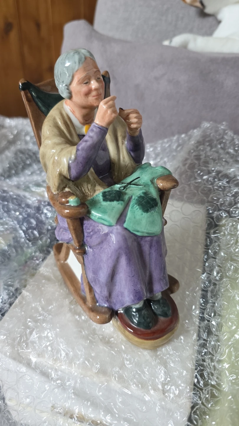 Royal Dalton Figurines - photo 4