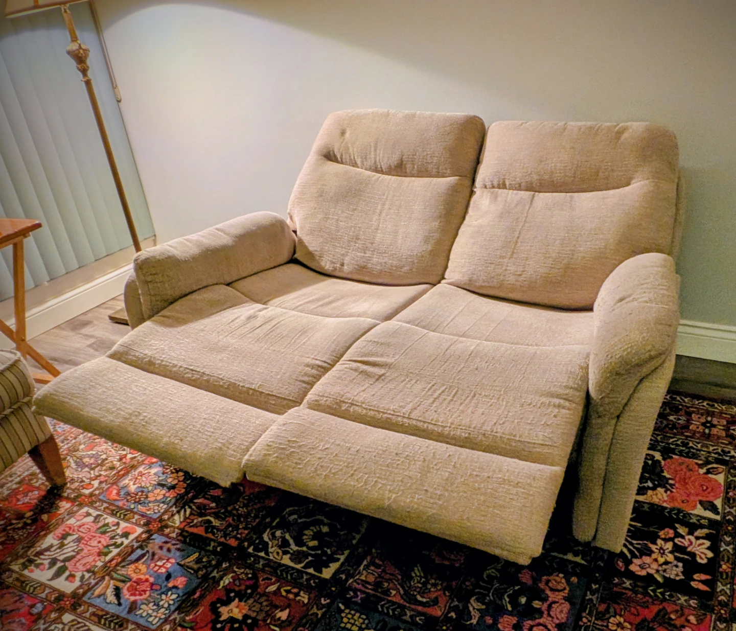 Love seat recliner - photo 3