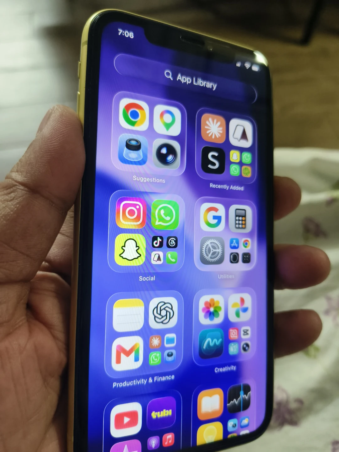 Apple iPhone 11 Yellow 128gb - photo 3