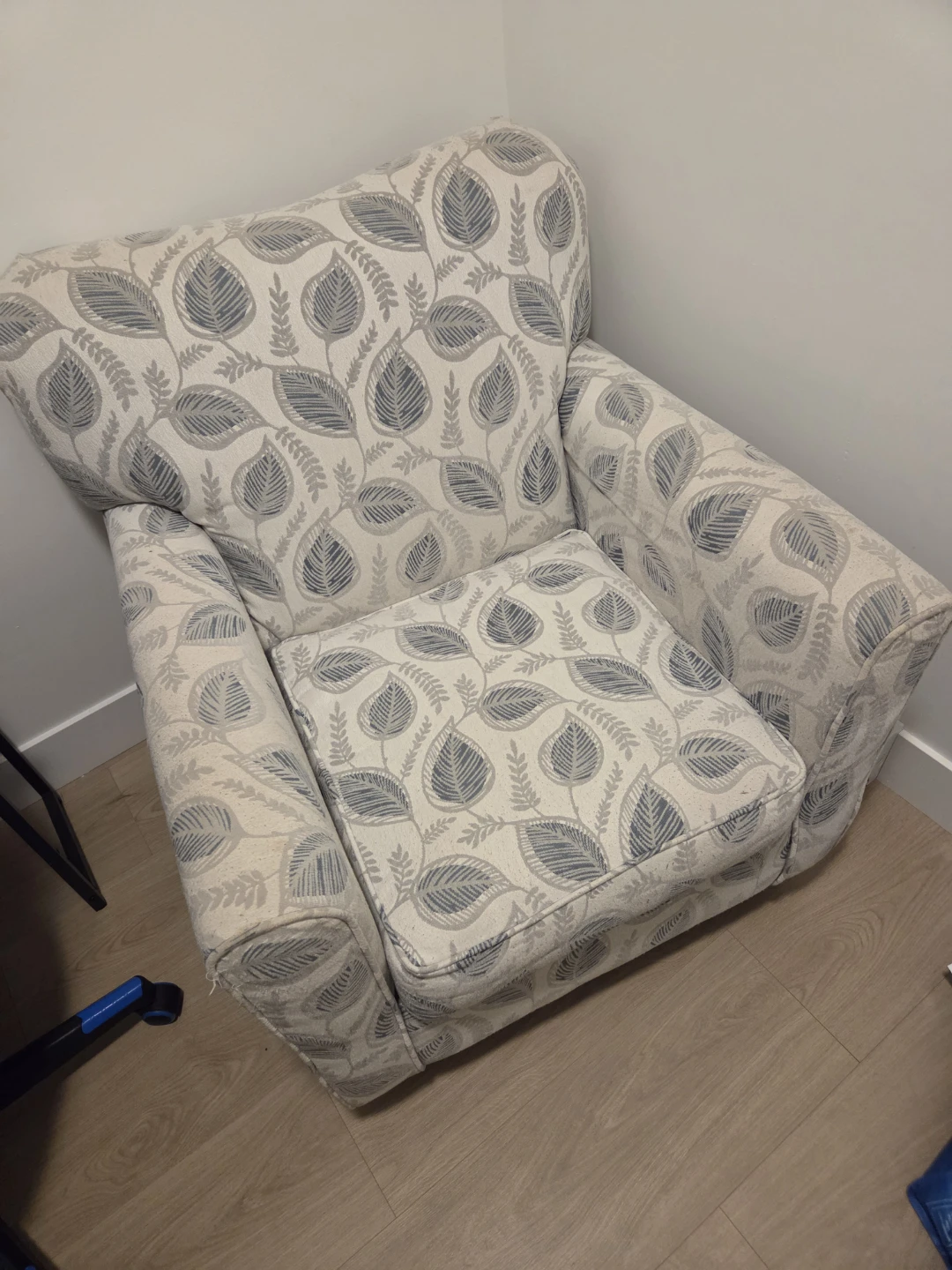 Leaf Print Accent Chair
