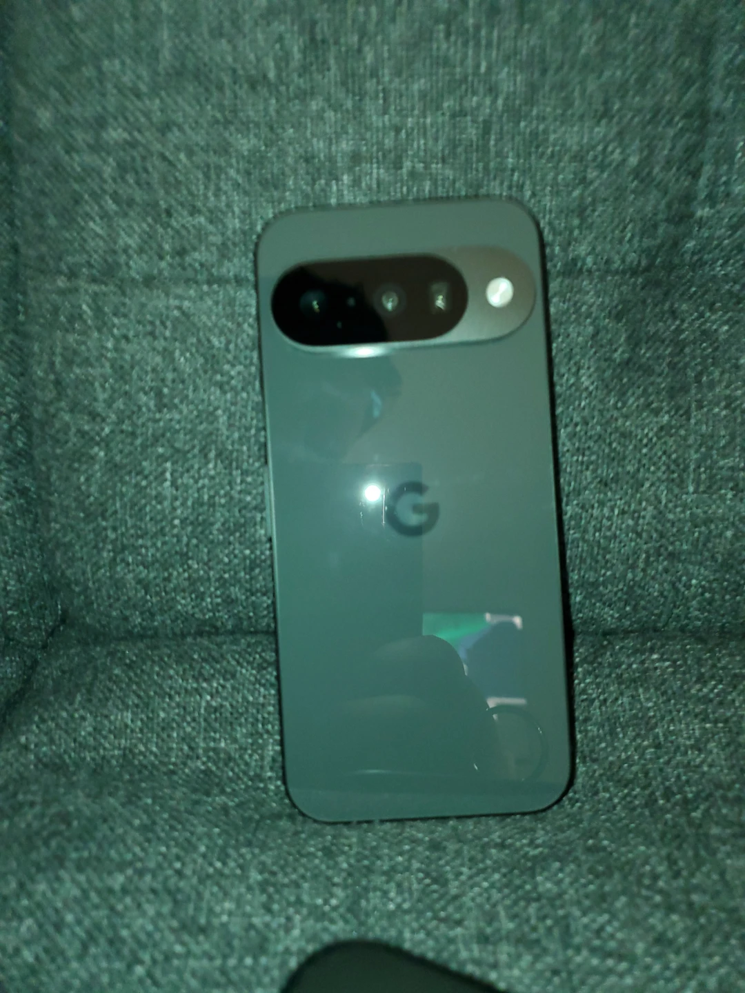 Google Pixel 10 128GB and protective case
