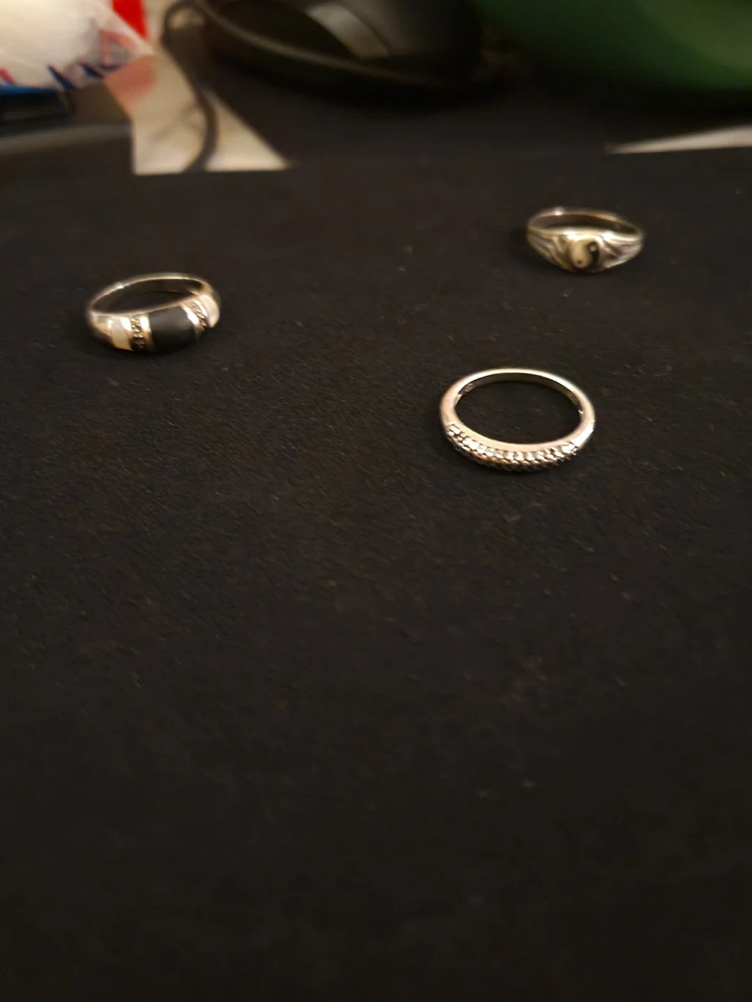 Lot of 3 Rings - Yin Yang, CZ Band, Onyx & Mother of Pearl - photo 2