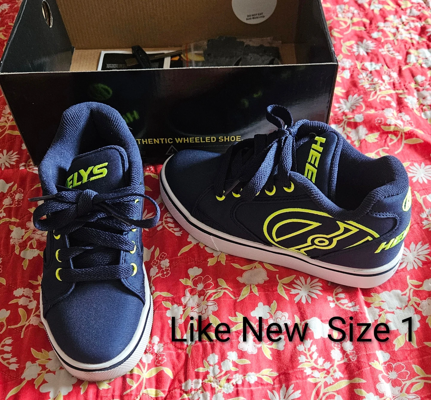 Kids Heelys Size 1