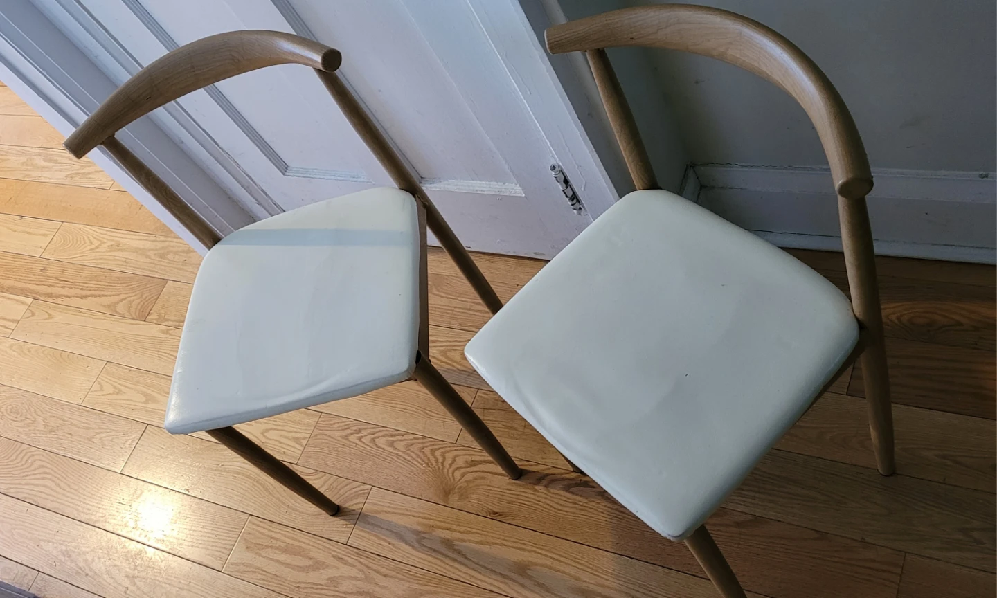 Set of 2 lightweight and comfortable chairs - (North York)) - photo 3