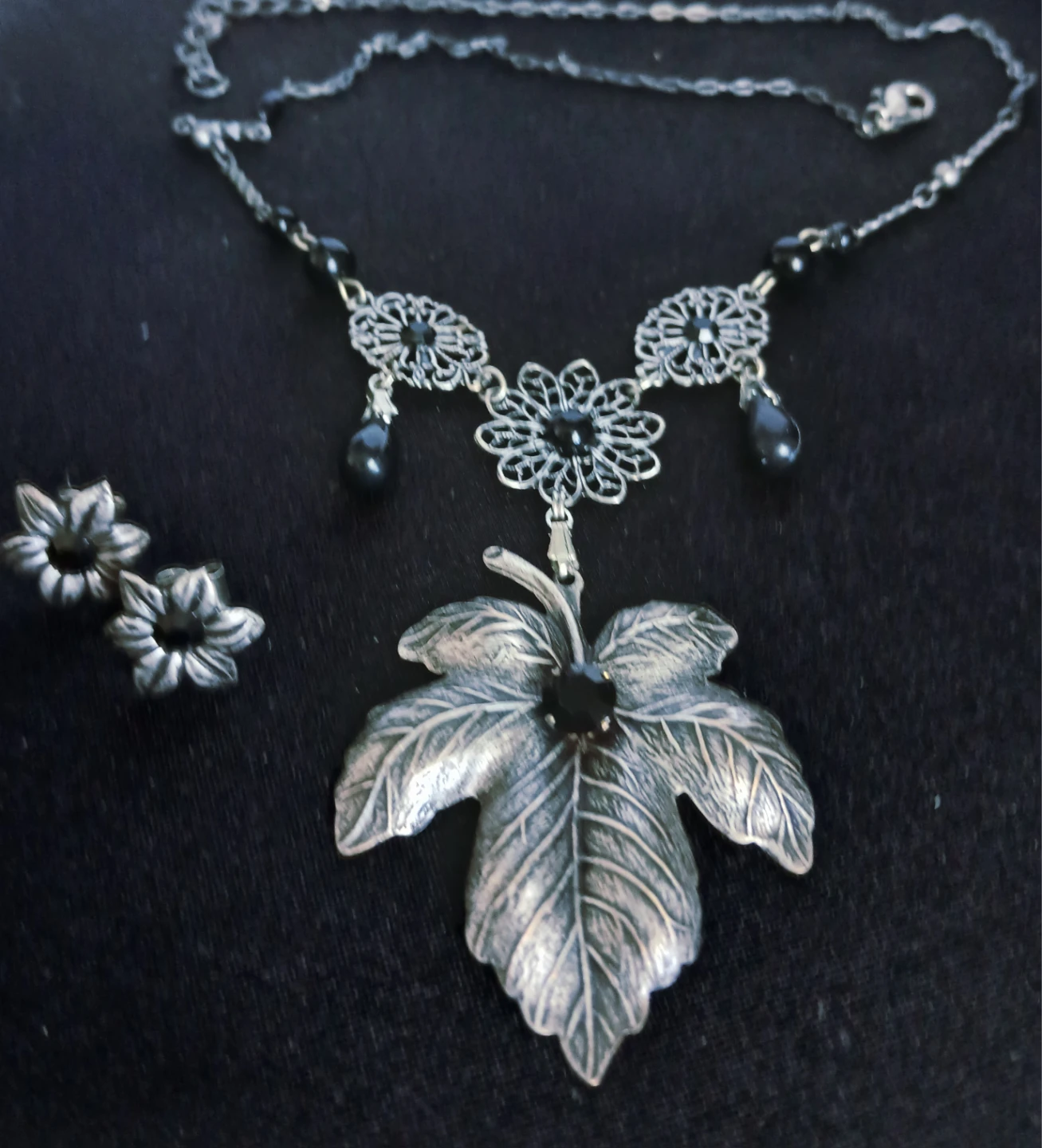 Leaf and Flower Pendant Necklace with Earrings Set