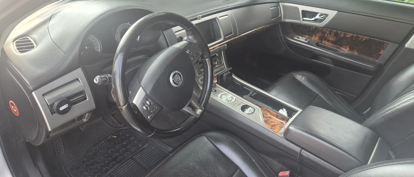 2009 Jaguar XF peremium luxury auto fully loaded  170000km.Sedan - photo 4