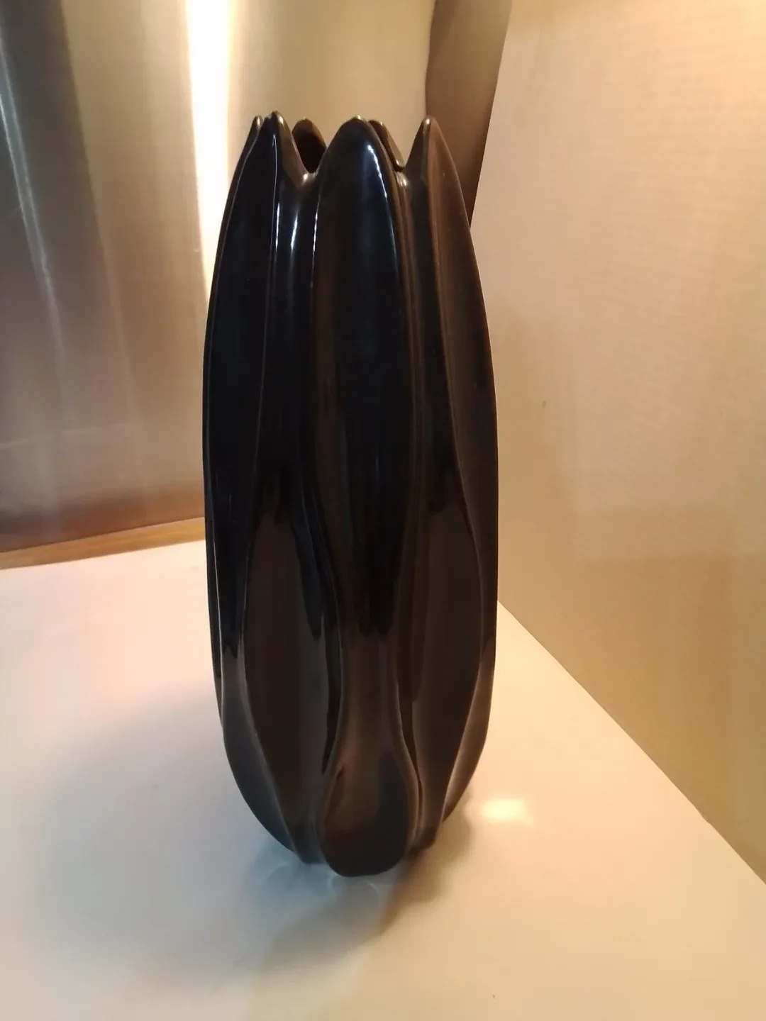 Vintage 1980s Postmodern Black Ceramic Fluted Tulip Vase - photo 2