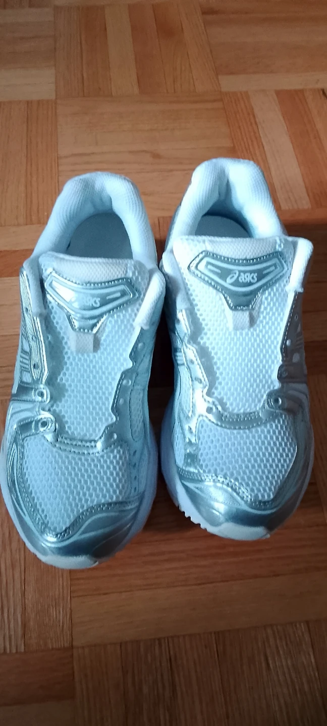 Shoe