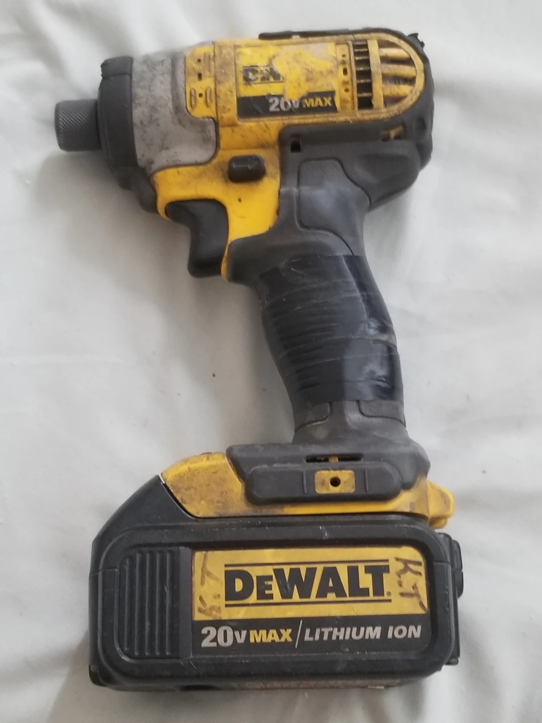 DEWALT 20V MAX Hammer Drill Impact Driver Combo Kit - photo 5