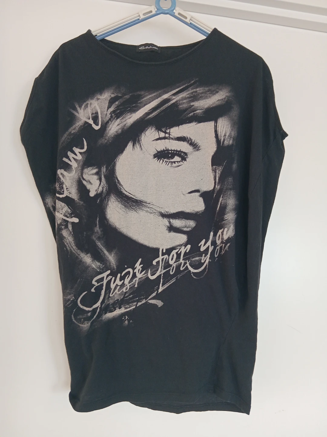 Seductions Graphic T-Shirt