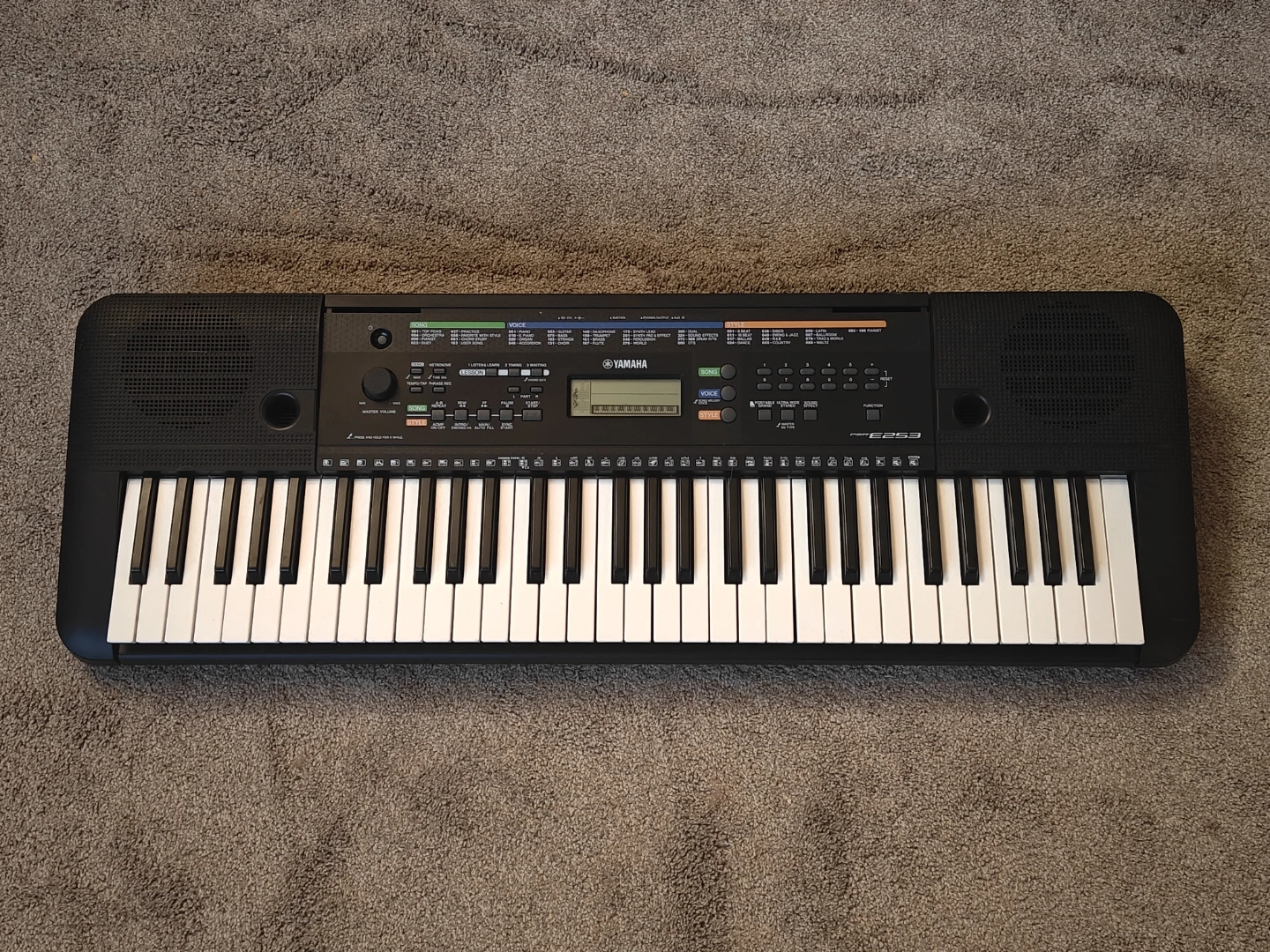 Yamaha PSR E253 61 Key Keyboard