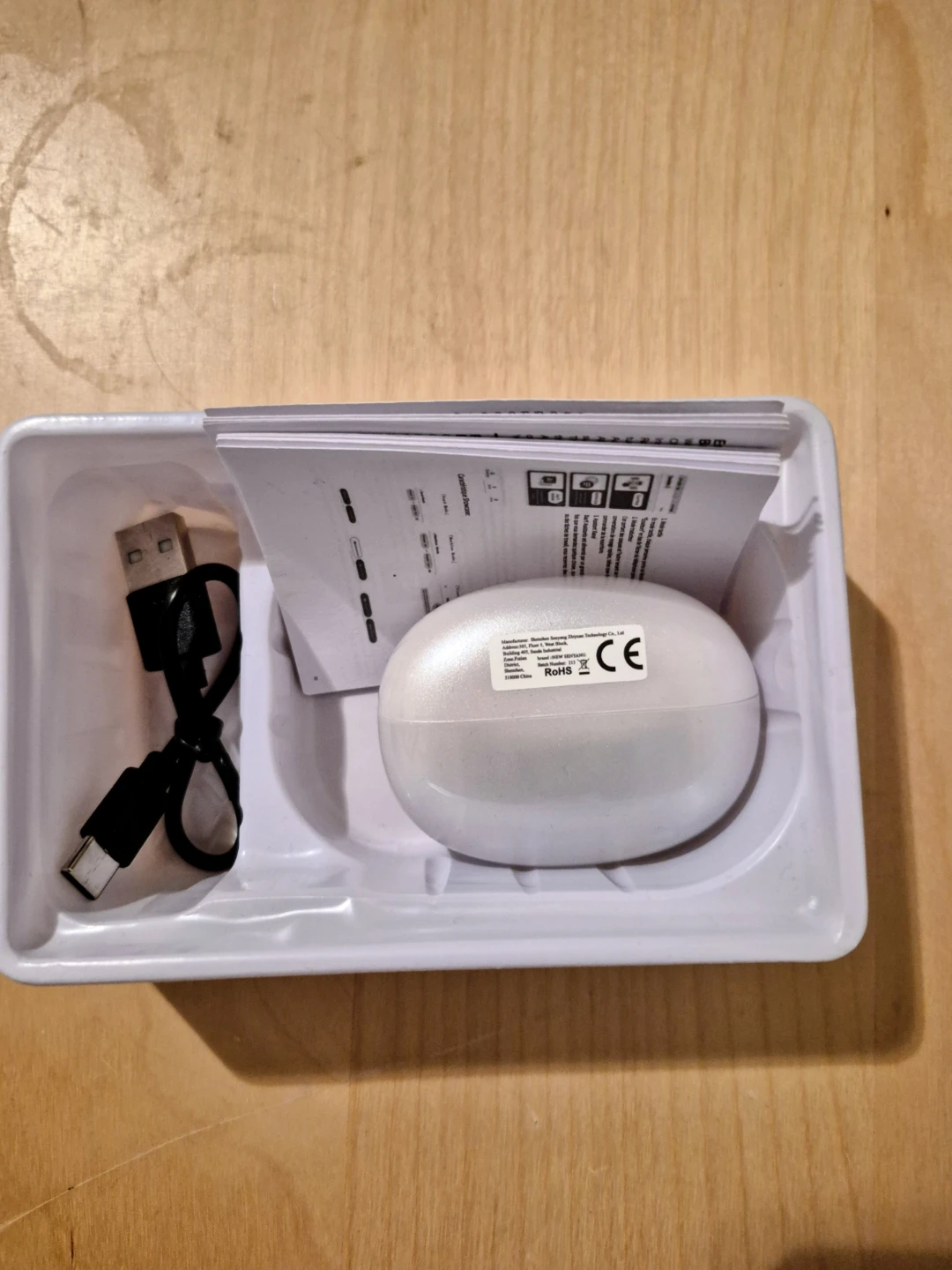 BNIB)AI language Translator Airbuds White