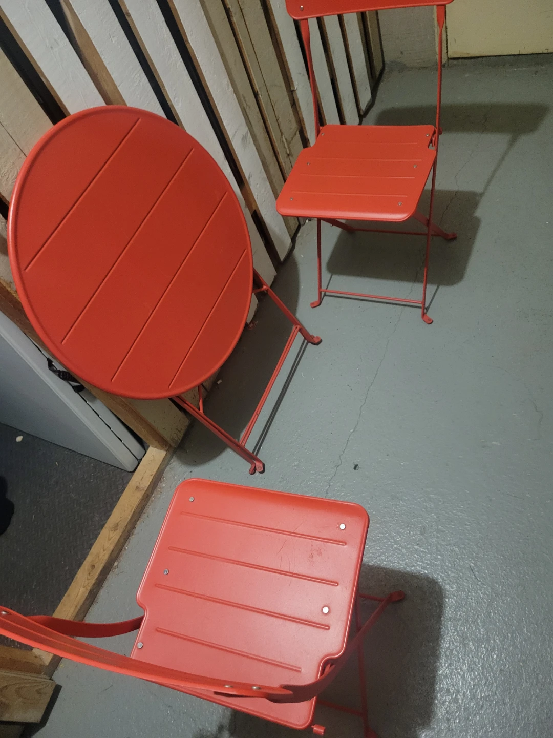 IKEA SUNDSÖ Red Metal Bistro Table and 2 Chairs Set - photo 3