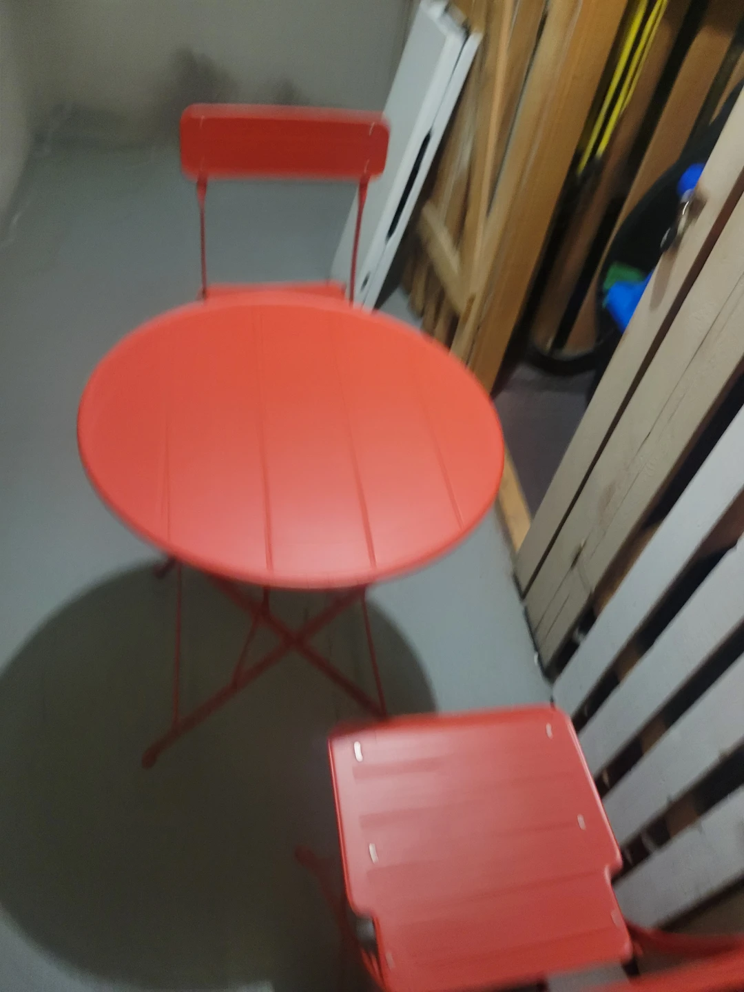 IKEA SUNDSÖ Red Metal Bistro Table and 2 Chairs Set - photo 4