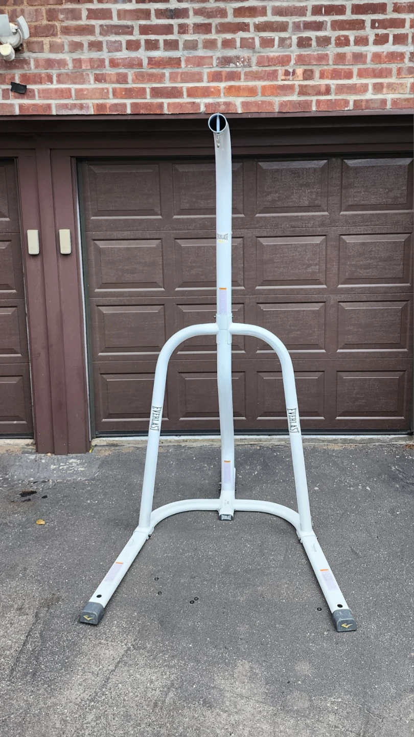 Everlast Free Standing Heavy Bag Stand - photo 2