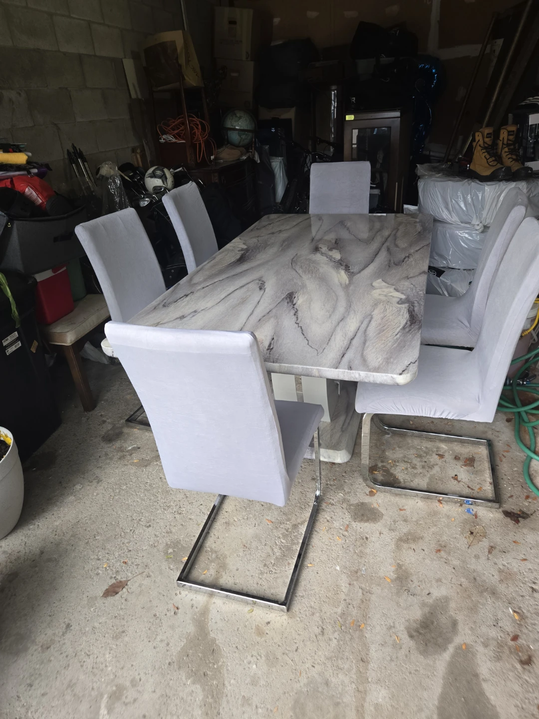 Dining room table & 6 chairs
