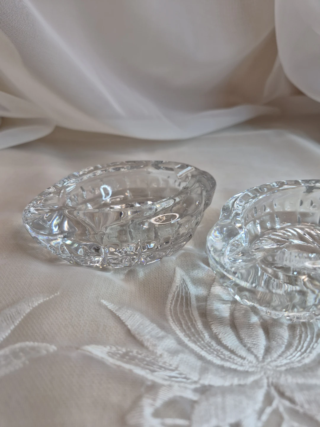 Beautiful Pair of 4 1/4" x 3" Vintage Crystal Ashtrays - photo 3