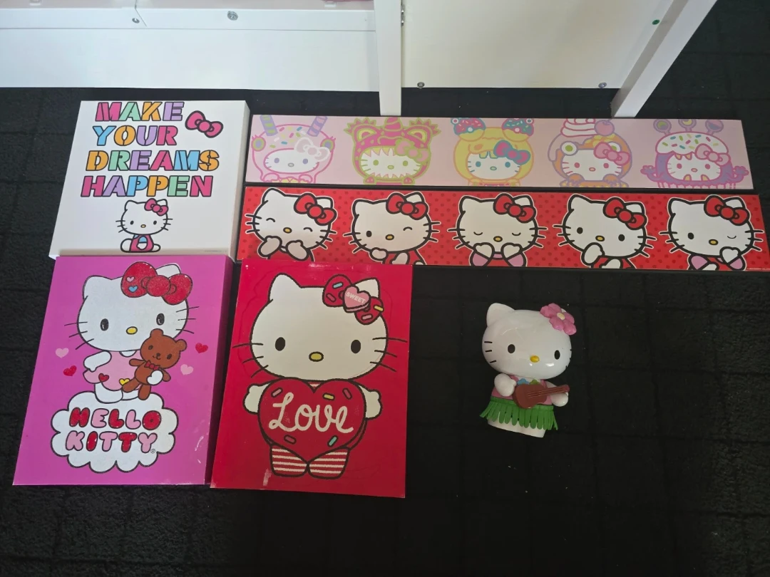 Hello Kitty Wall Art and Figure Set