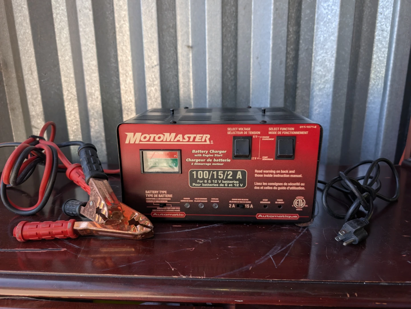 Motomaster Battery Charger 100/15/2 A for 6 & 12 V Batteries - photo 3